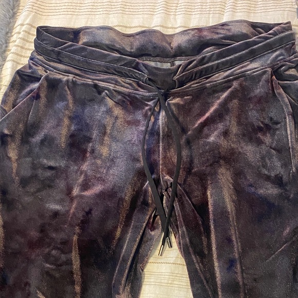 Lululemon Black Velvet Tie-Dye Joggers - Picture 3 of 8